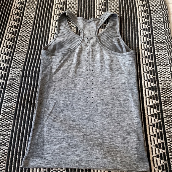 Nike Dri-fit Women’s Grey Tank Top - Picture 3 of 4
